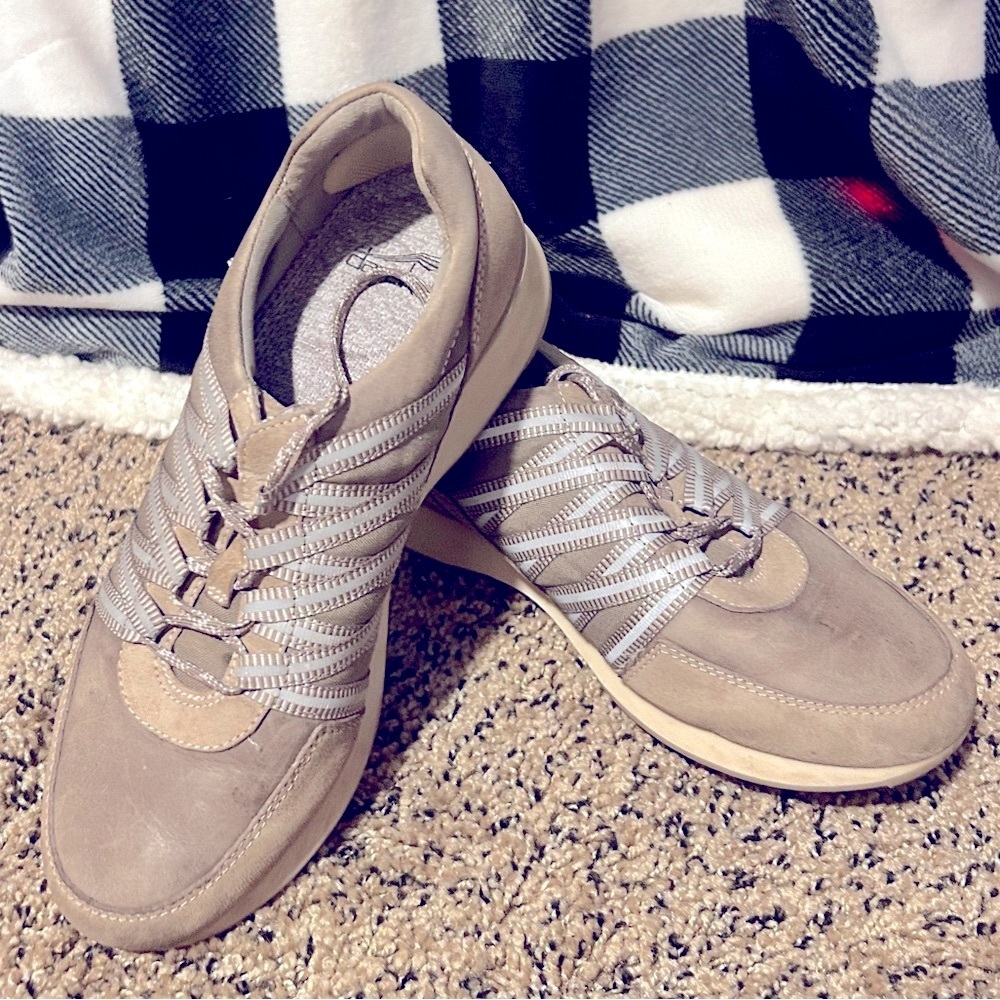 50%offw❤️ Dansko leather Gabi Sneaker Burnished Nubuck Taupe Tan 👠S4